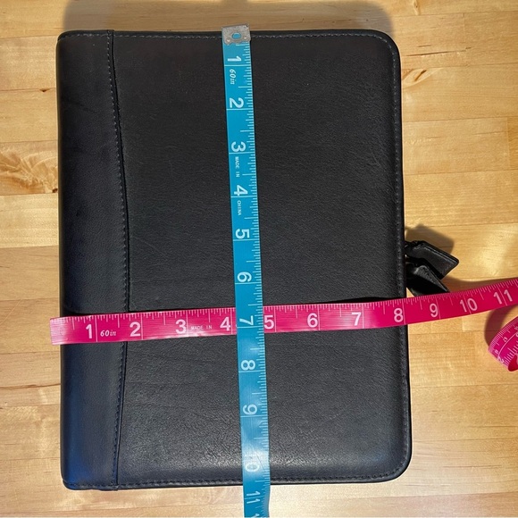 Day Timer Leather Binder crafted in Canada - Picture 15 of 16